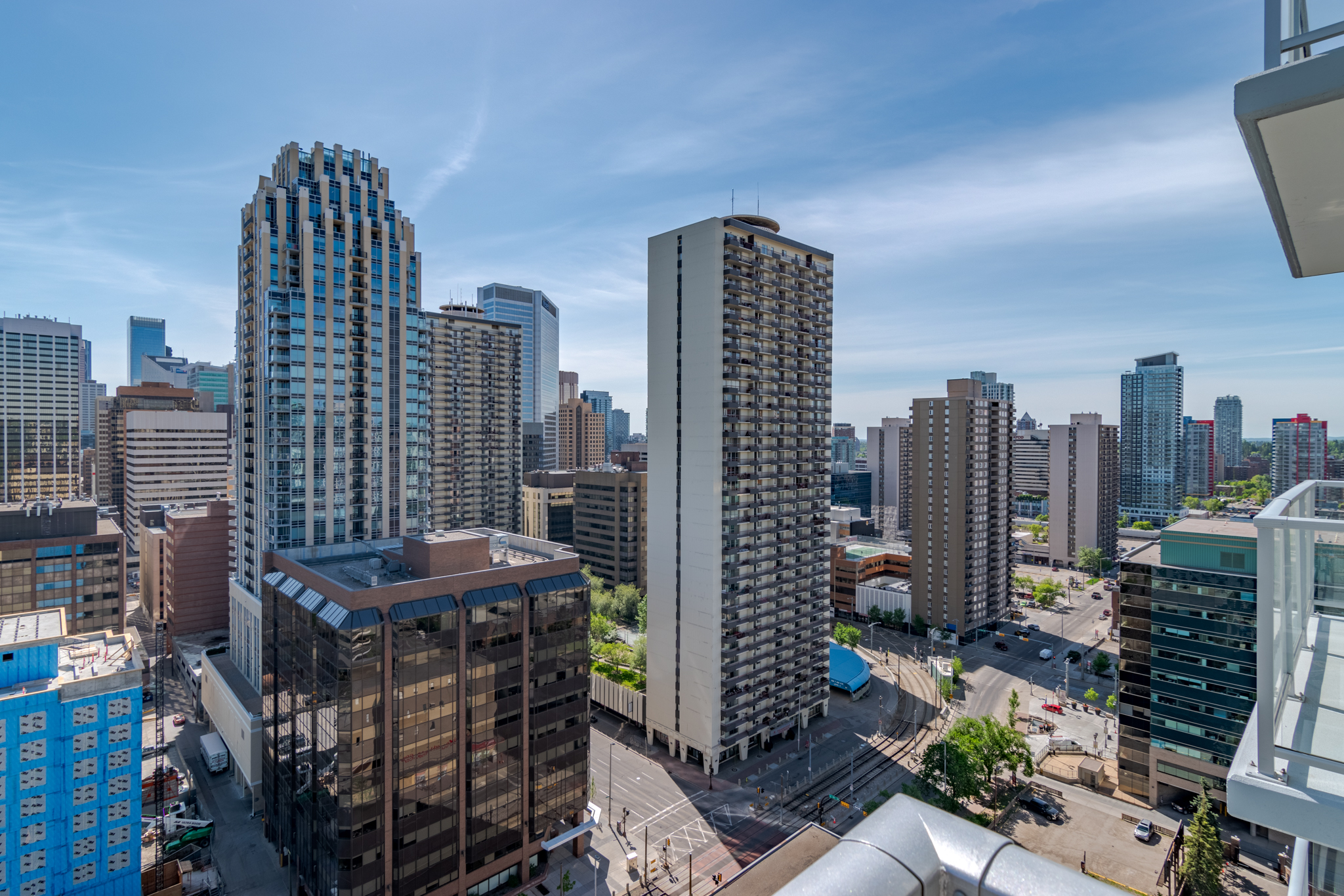 Melissa Maynard on Twitter "𝐉𝐔𝐒𝐓 𝐋𝐈𝐒𝐓𝐄𝐃 2106 1025 5 Avenue SW⁣ Offered