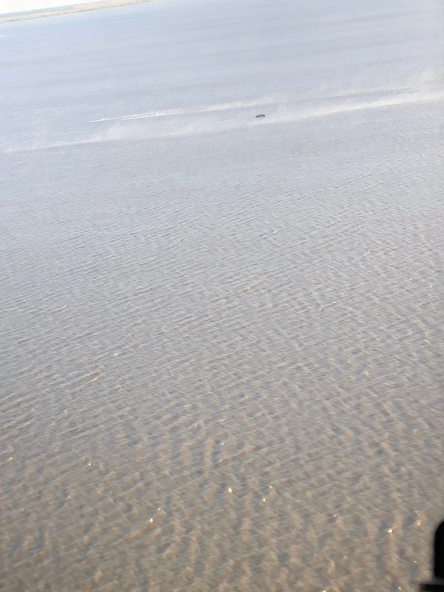 JRCCTrentCCCOS's tweet photo. Last night, a @RCAF_ARC CC-130H Hercules from Winnipeg-based 435 Squadron located a woman adrift on an inflatable on Lake Winnipeg. The crew guided @RCMPMB to her position, who got her safely to shore. Great #SAR teamwork! @CFOperations https://t.co/Zi0iIXZQuH
