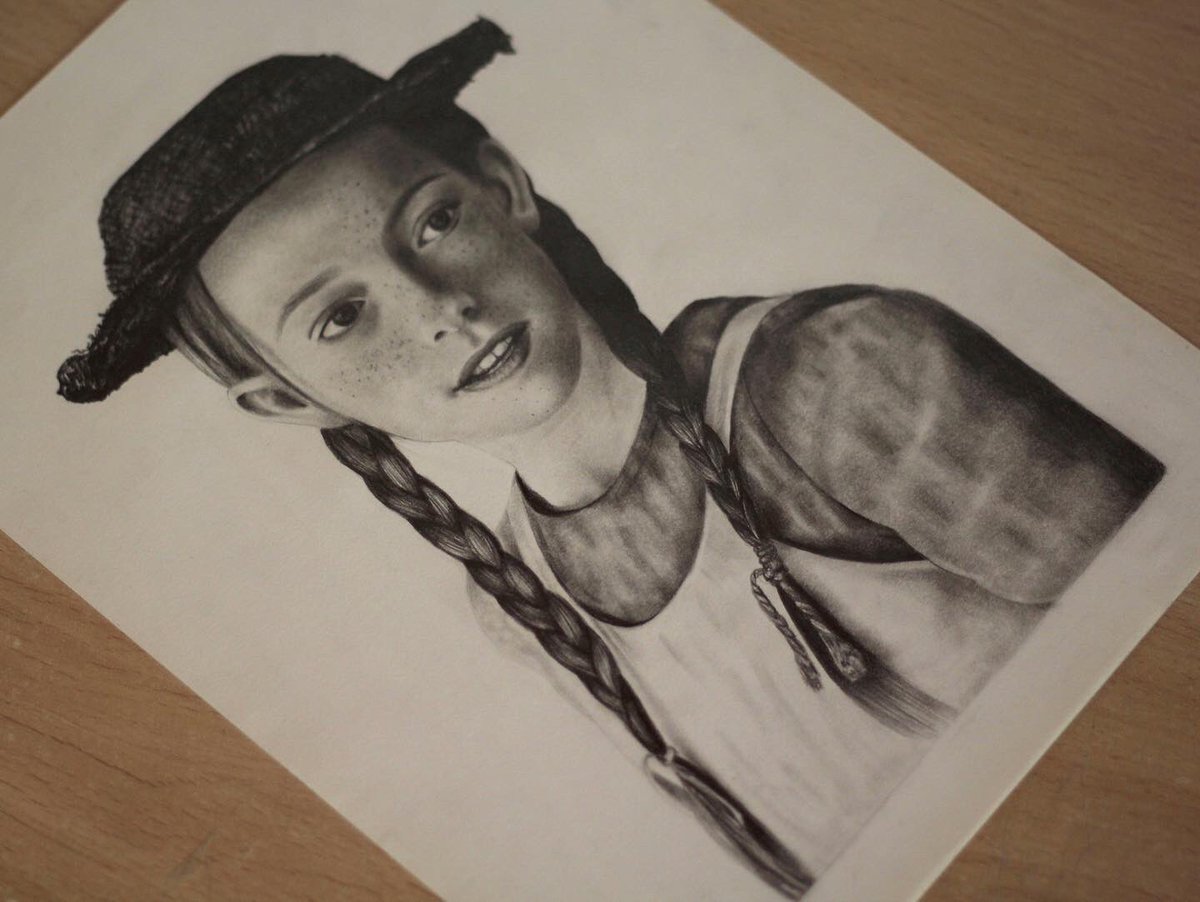 carlasanchez_02's tweet photo. Anne 💐🤍 #draw #annewithane #art #pencilportrait #handmade @amybethmcnulty @annewithane https://t.co/0k8pd5Cd30
