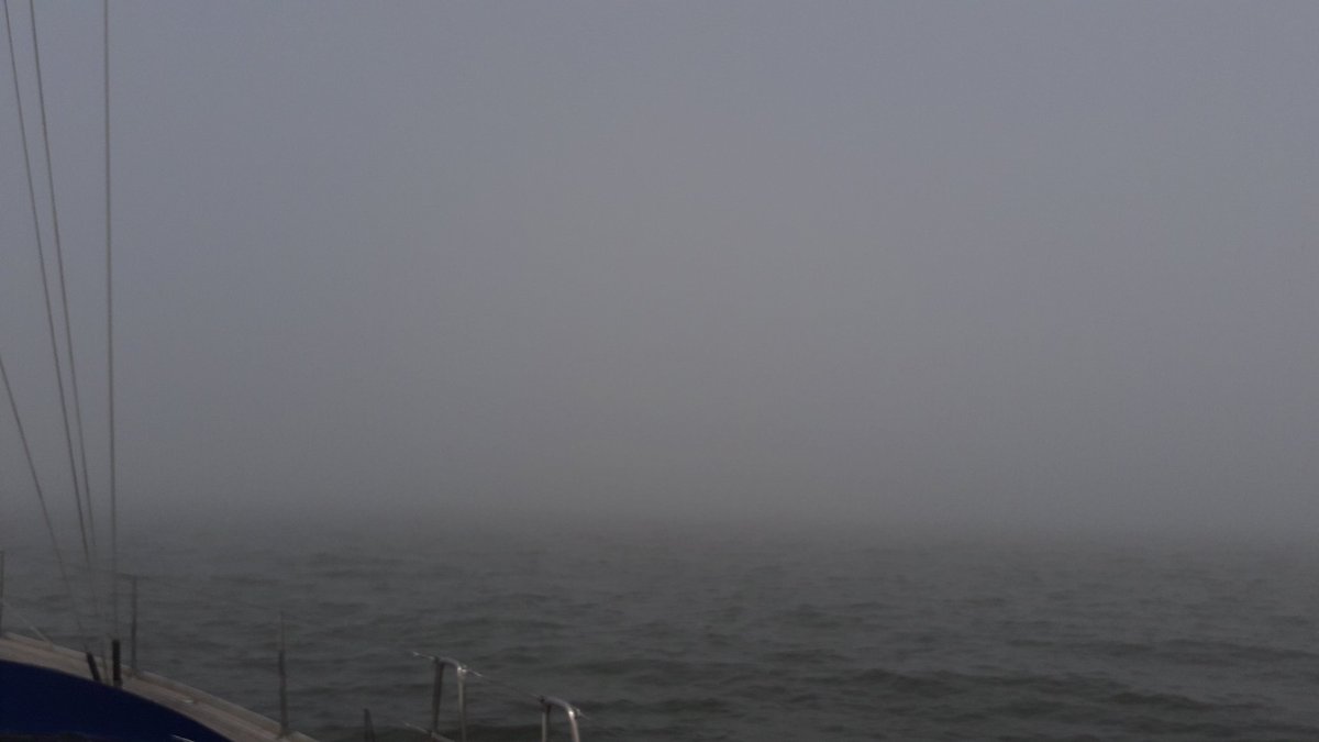 SimonSailing's tweet photo. In de mist wordt je wereldje altijd lekker klein. Leuk, maar ook blijven opletten.
#lesopeigenschip #xyachts #x482 #mist #IJsselmeer #medemblik #enkhuizen #hindelopen https://t.co/GNA5jQRtOn