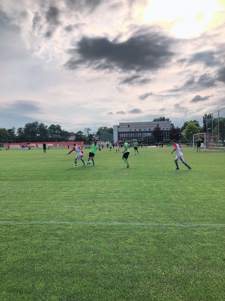 fc_slaviahk's tweet photo. 🎙Dnešní zápas proti #FKVysoka byl místy lehce vyšperkovaný. Nic to nemění na tom, že po zlepšeném výkonu ve druhém poločase bereme tři body za vítězství 2:1 - o góly se postarali @MichalHlousek z penalty a David #Vesely 💪 #AgroCS🏆 https://t.co/AagrMxD4MT