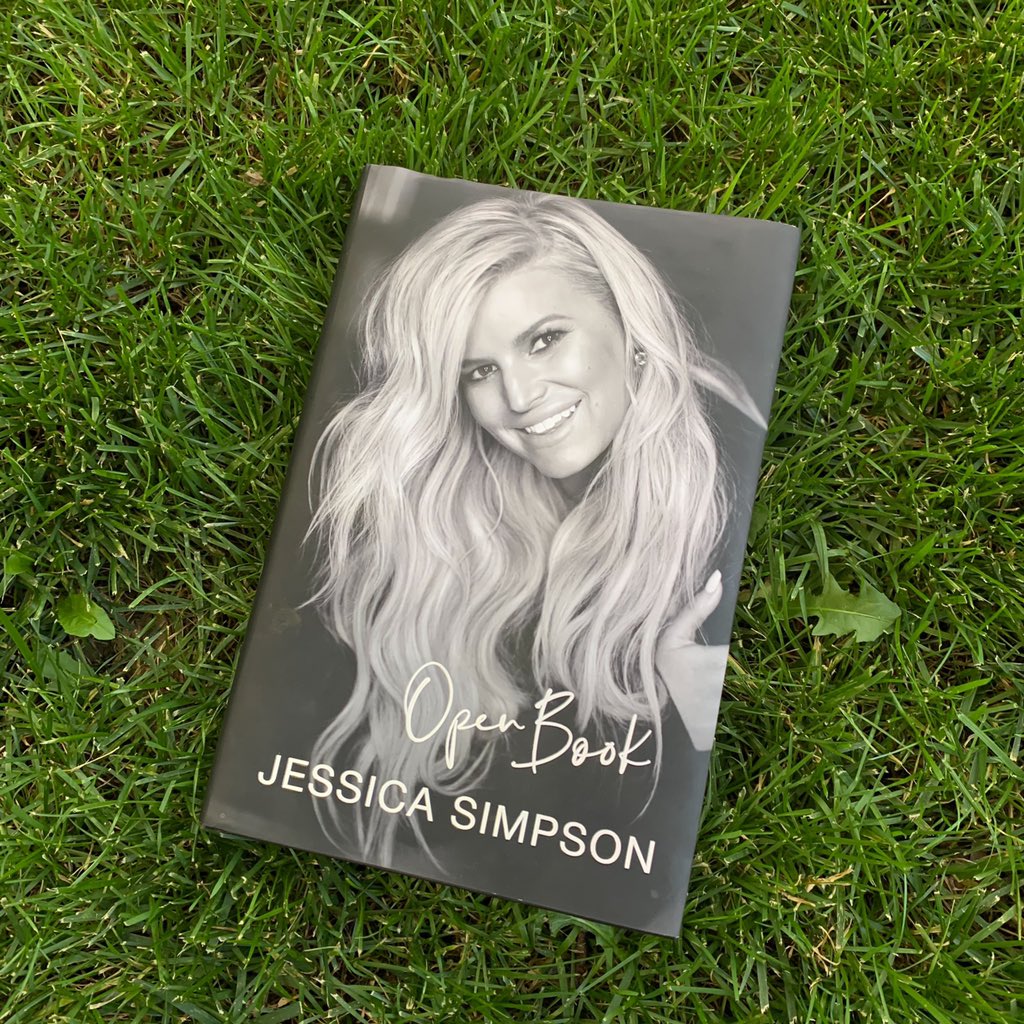TheArtistKyla's tweet image. ✨👄➰📚#Sold!! Open Book by Jessica Simpson!💞

#autobio #celebbio #kylatheartist #autobiography #openbook #ebayseller #JessicaSimspnbook #readbooks