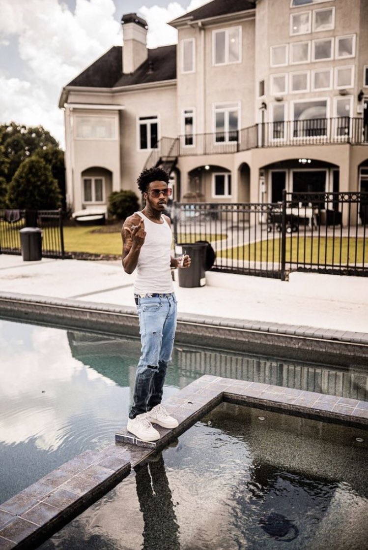 PouringUpCrazy's tweet photo. I stayed the same and maintained It's safe to say the kid gettin' older 💫Forever gang, I'm never switchin' over💙🗣 #1019gs☠️ #BandChasing💰🏃🏽♂️ https://t.co/00275zdxbp