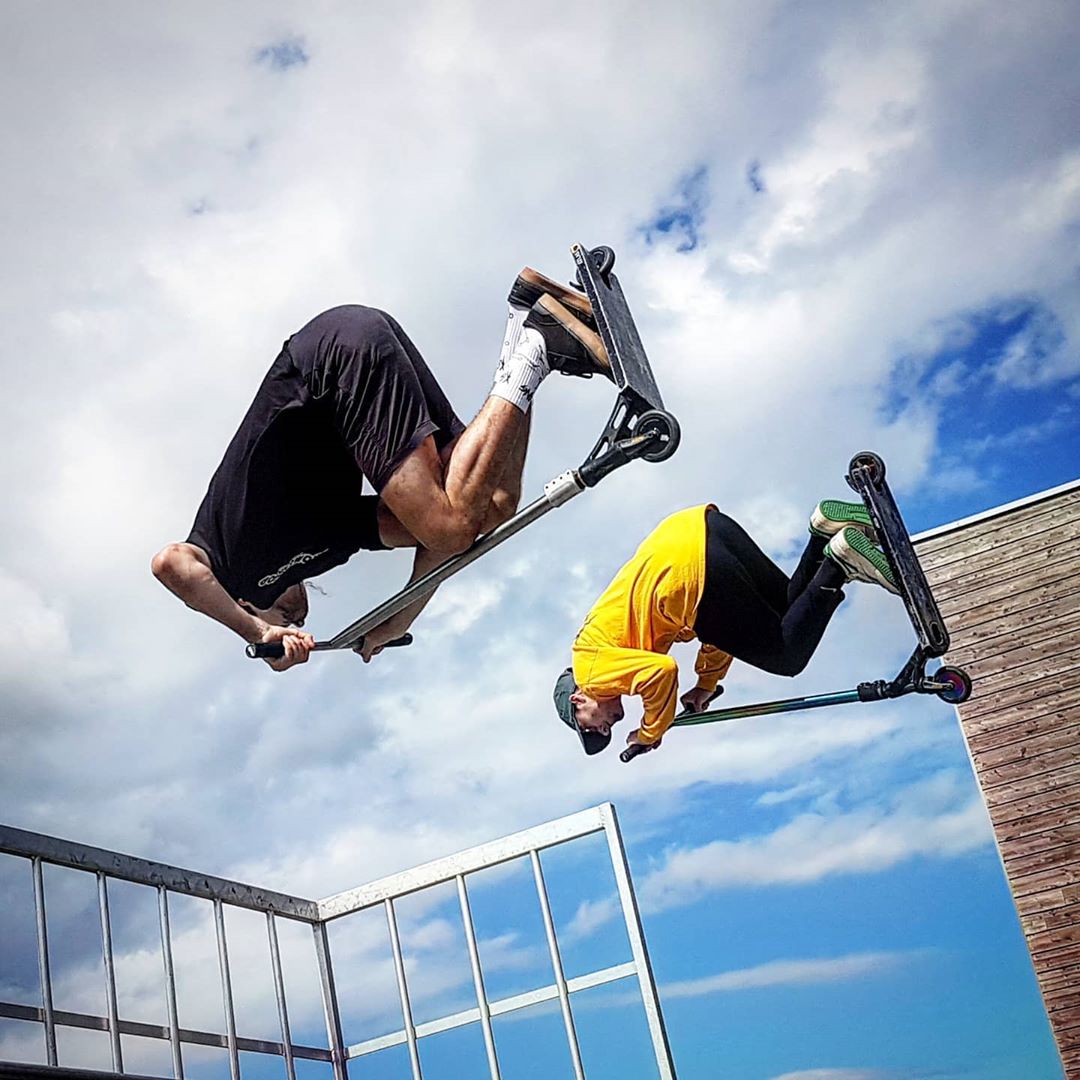 Nomadeshop_off's tweet photo. Les frères @kilianlarher et @maeltrott en FLAIR synchronisé !😨
😝 Quelle sera leur prochaine figure synchronisée ?DIS LE NOUS 😁
#scooters #proscooter #jpscooters #scootscoot #scootering #tailwhip #tiltlife #goapex #skateparks #🛴 #trott #trottinettefreestyle #bluntscooters https://t.co/fqmiHkkt1y