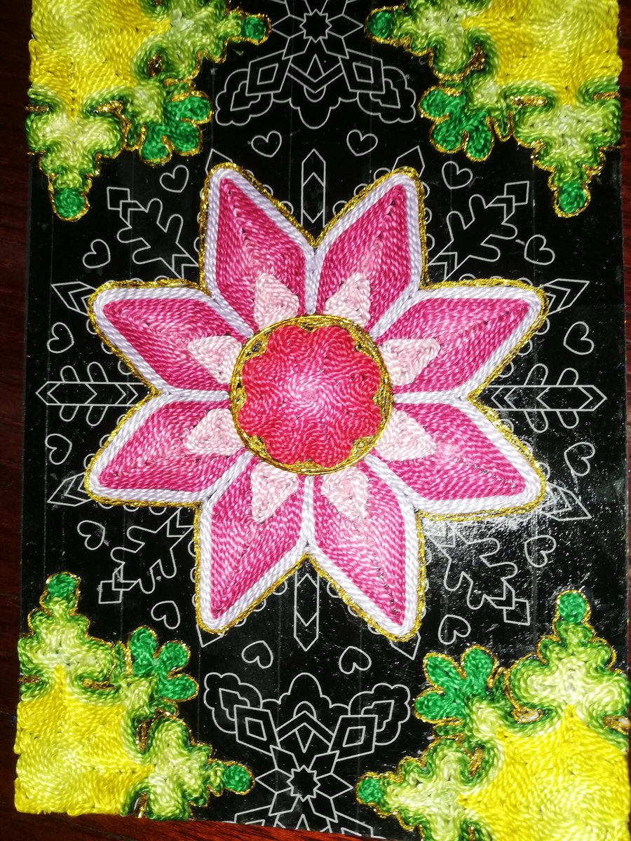 伽羅れい 刺繍アート３作目 刺繍糸 曼荼羅 １００均 スクラッチアート 手芸