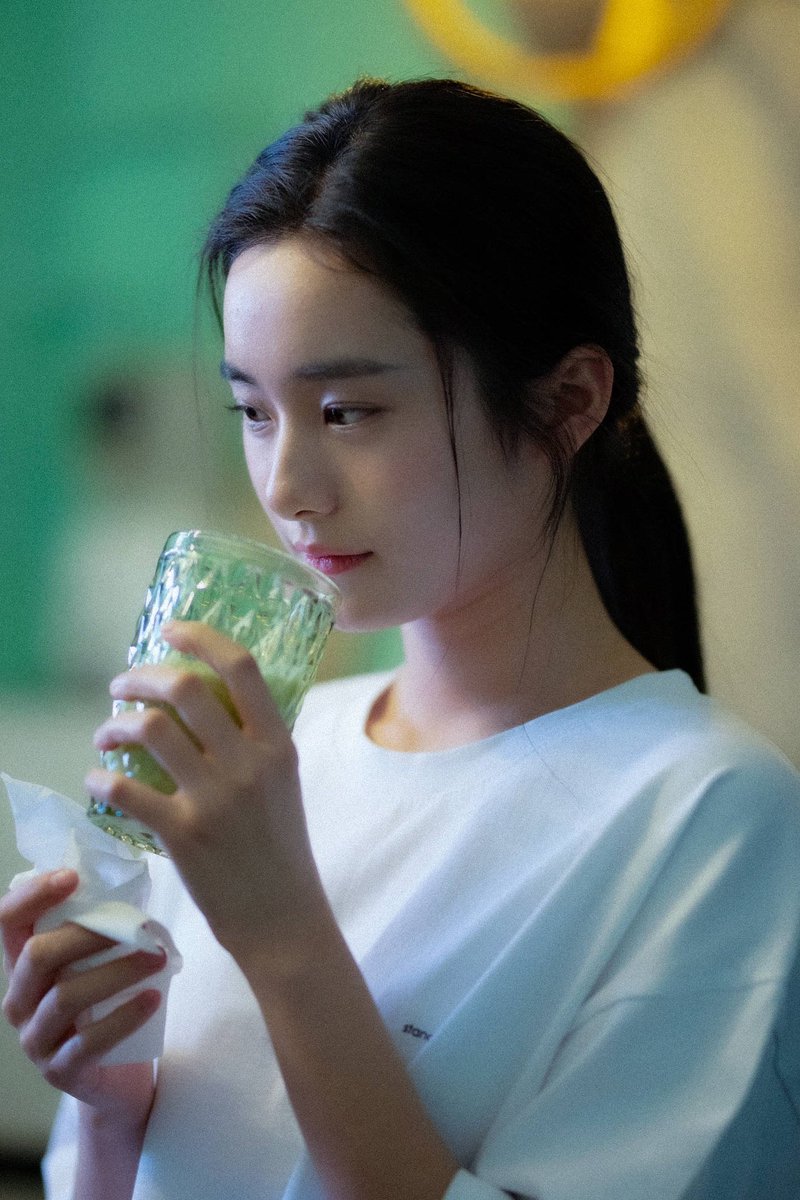 🇨🇳 범시연 范诗然 (배우)

도덕책..