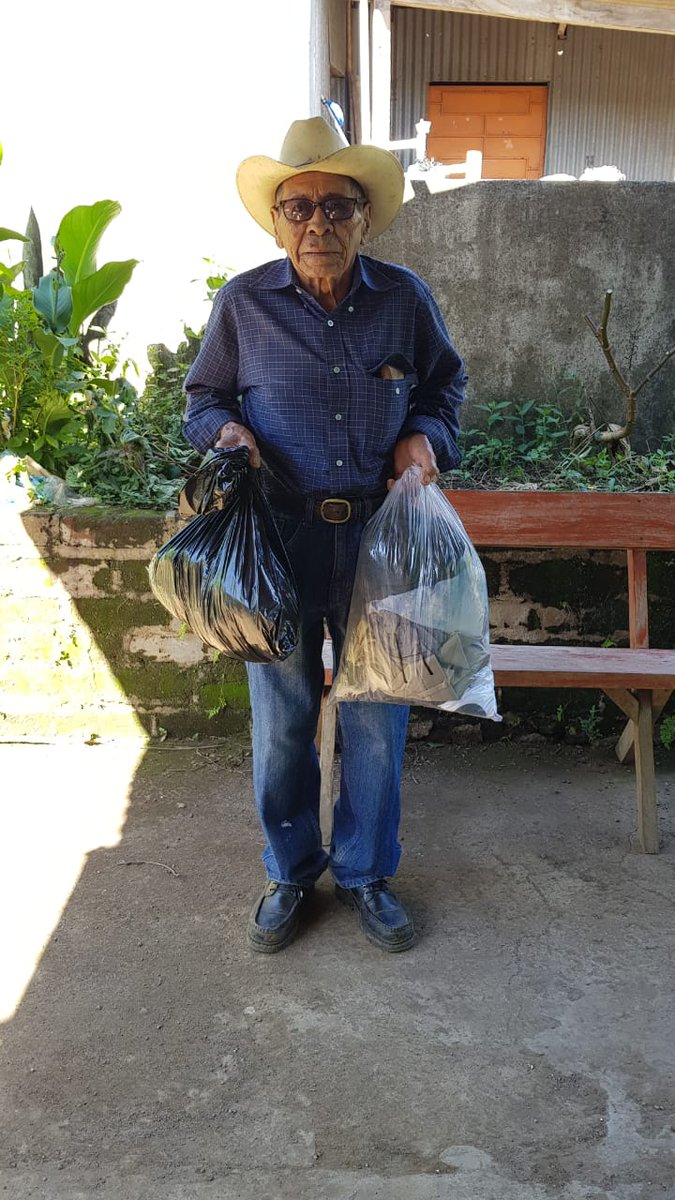 Gracias al apoyo de ex alumnos UES, el Centro de Acopio de FEPADE y la organización EStamos Juntos, logramos brindar 180 paquetes de alimentos y 150 set de ropa. 
FundaCoate ha brindado 1,068 paquetes de alimentos durante la emergencia Covid-19.
