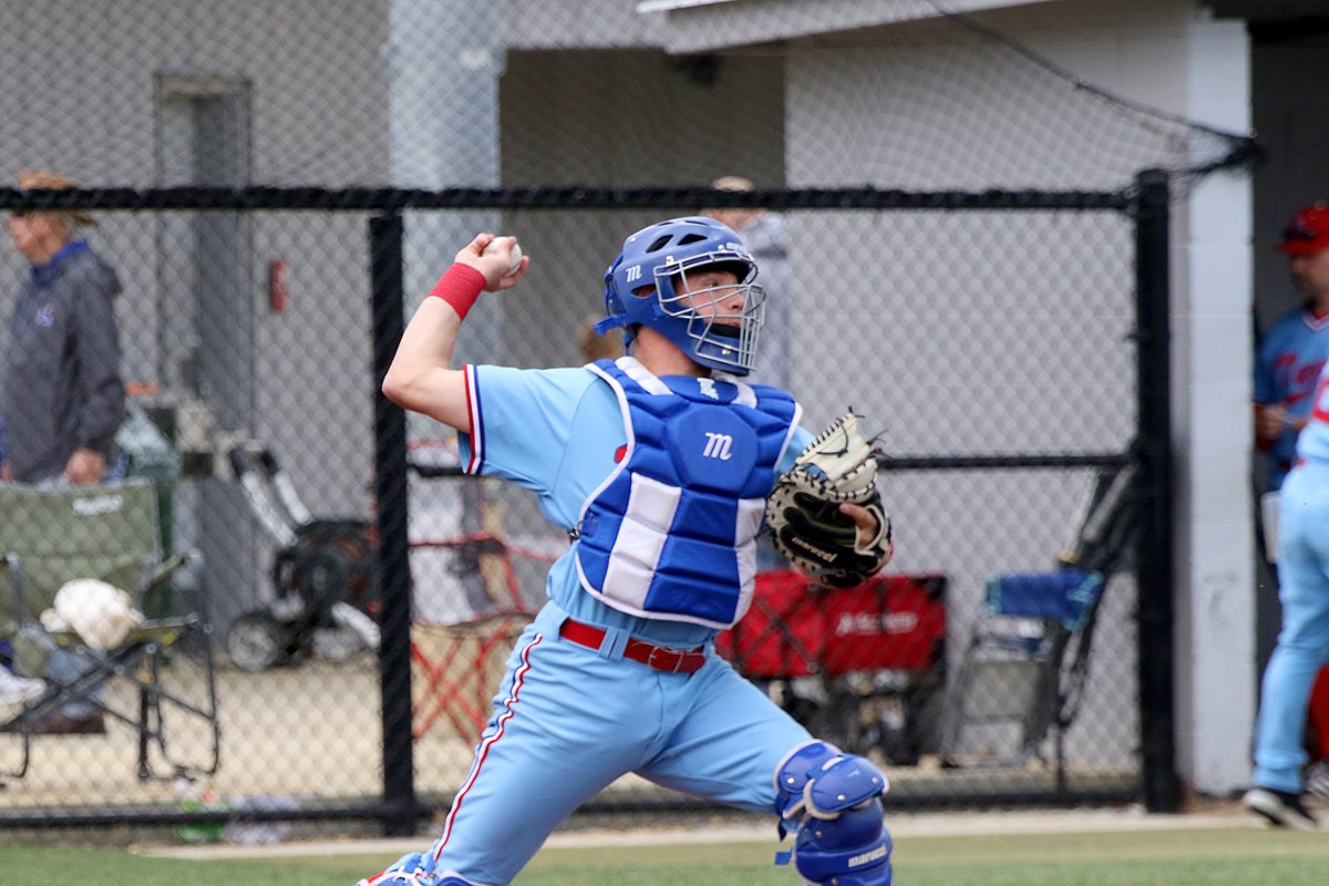 We have ✌️ Bulldog birthdays to celebrate today! 

Happy Birthday, Seth and Kyle! Enjoy your day! 🥳🎂🎉