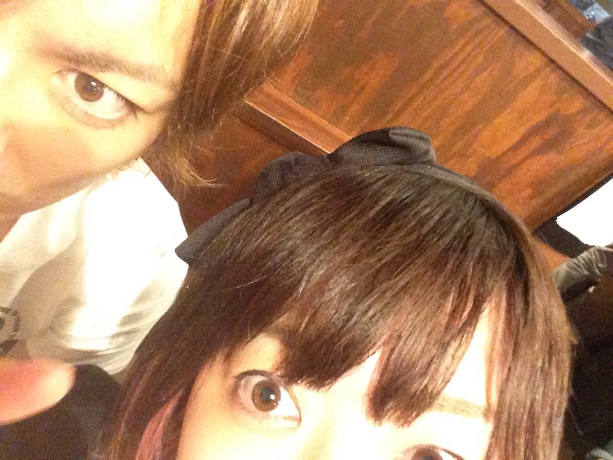樋上いたる Itaru Hinoue En Twitter 1枚目 麻枝くんと自撮り 上手く撮れない 2枚目 Usjのbiohazardコラボメニュー脳味噌 3枚目 レウスバイク 4枚目 げっちゃん 懐かしい写真