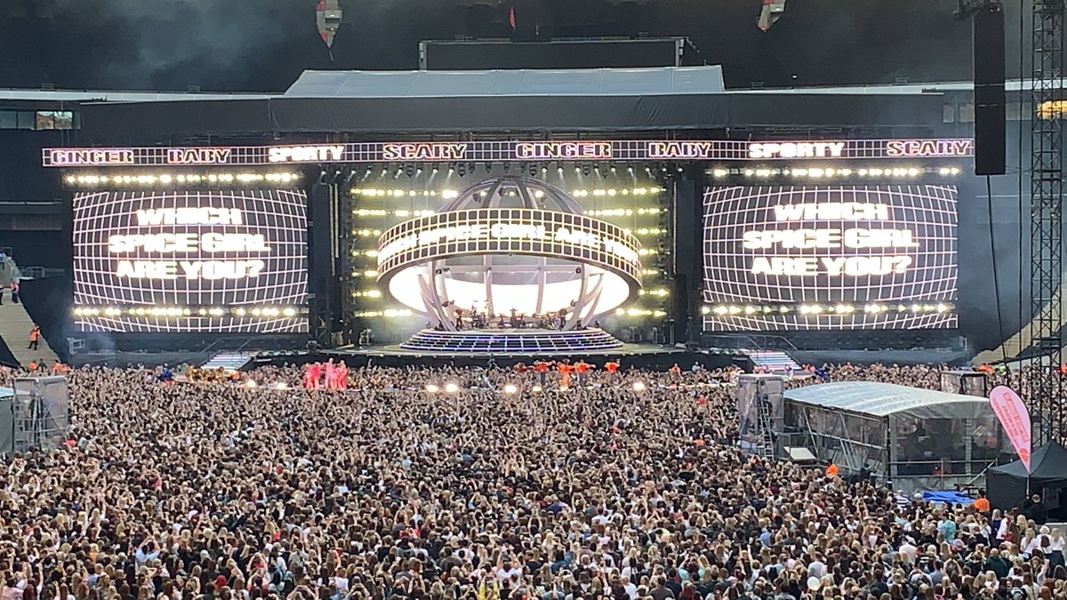 AshSportsPhotos's tweet image. 1 Year Ago Today 

#SpiceWorldLondon
#SpiceWorld2019 
#SpiceGirls 

@spicegirls @EmmaBunton @MelanieCmusic @GeriHalliwell @OfficialMelB 

@wembleystadium