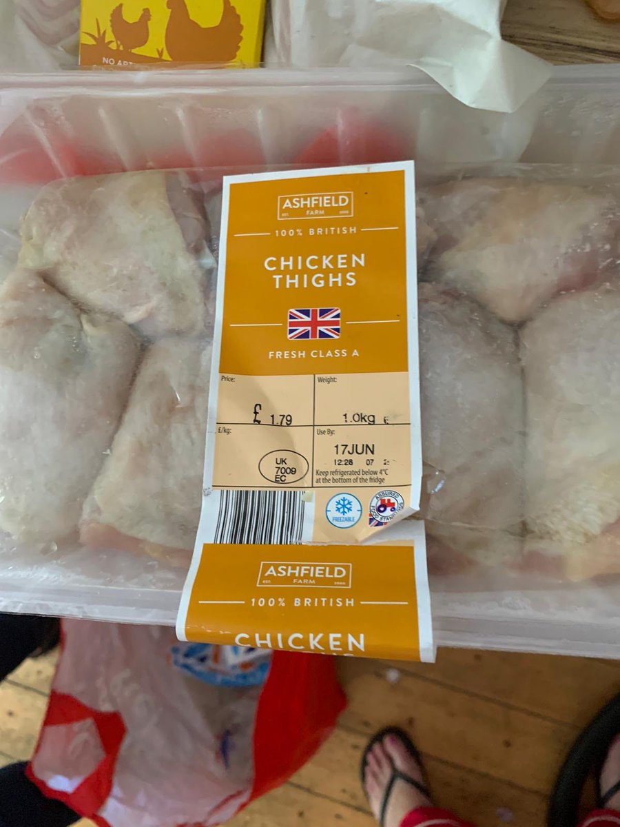 meg__cxx's tweet photo. How disgusting bought this chicken from @AldiUK 2 days ago. Just went to open it and it already went off before opening. You could literally smell it before it was opened https://t.co/K2Gv7K5NGy
