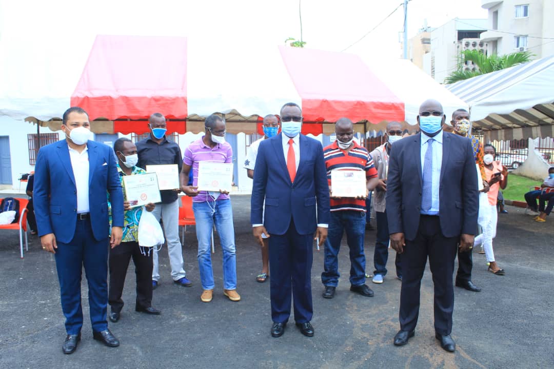 SanteSocialeGA's tweet photo. JOURNÉE MONDIALE DU DONNEUR DE SANG

Le Ministre de la Santé, @Dlimoukou a pris part ce jour à la célébration de la Journée Mondiale du Donneur de Sang aux côtés du Représentant  @OMS_GABON le Dr. Magaran Monzon Bagayoko et du DG @CntsCom, @OlivierPelReb
#JMDS https://t.co/V9pYtPswKY