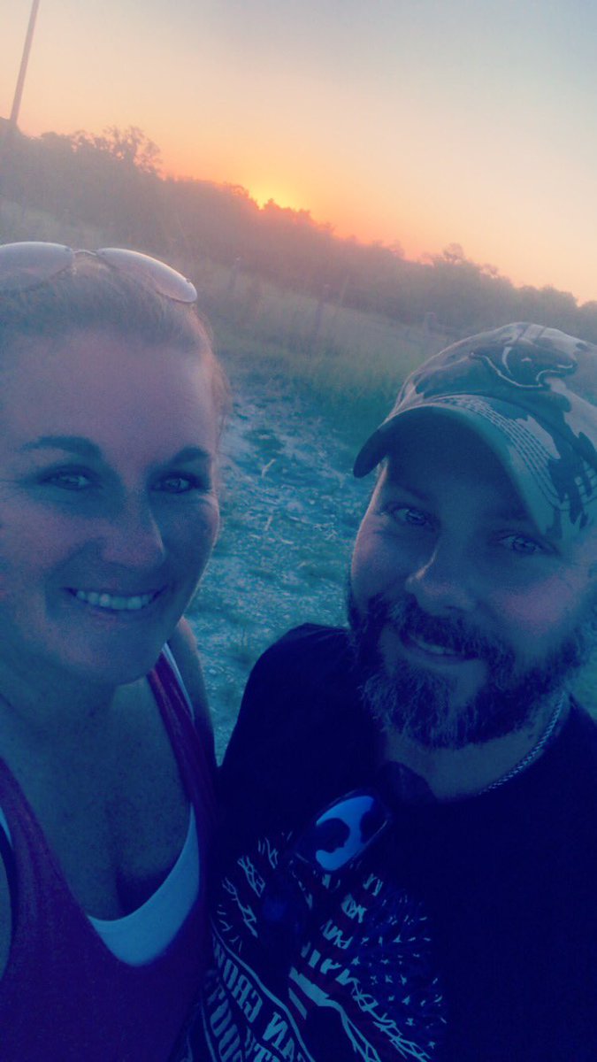 candaceinclass's tweet photo. Cheeseburger Loop (pt 2): We saw lots of wildlife! We stopped for the obligatory cheeseburger, &amp; there was even a spot to stop for the perfect sunset selfie! By the looks of my car, &amp; the fact we finished... I’d say mission accomplished! #usesummer #stallionsdeserveit https://t.co/Rb3WgehNWX