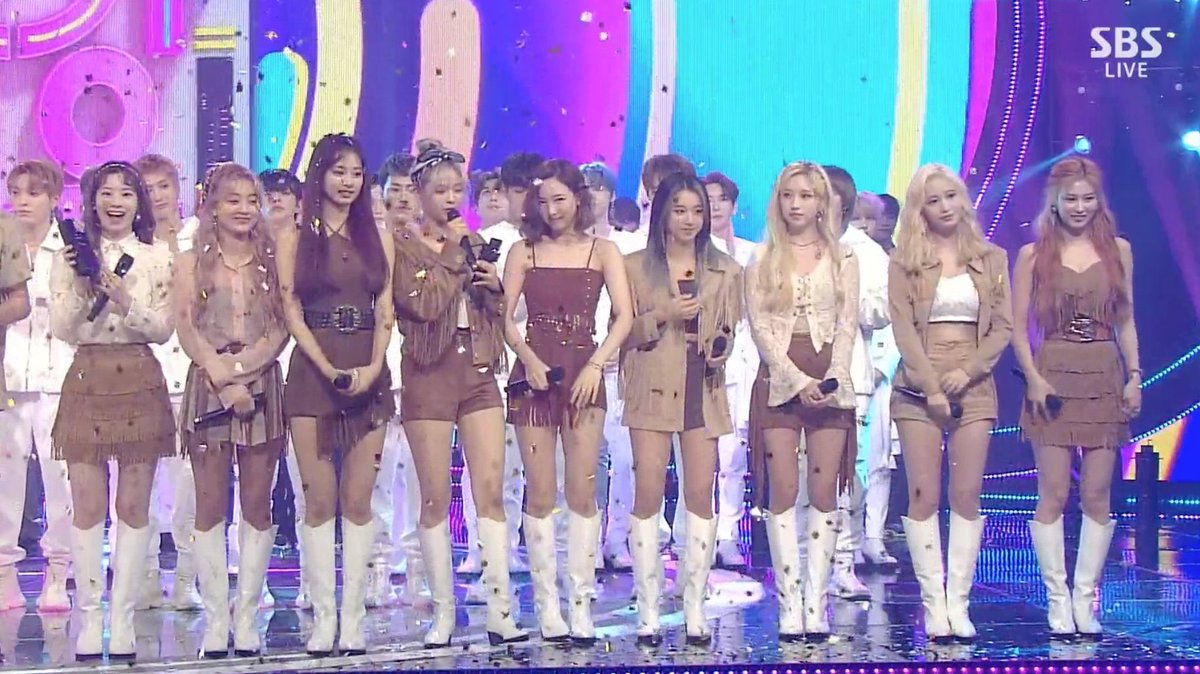 ChaeyoungWorld's tweet photo. * حَصلن توايس على فوزهم الخامس على التوالي  مع  MORE &amp; MORE في أنكيقايو اليوم🤩🏆🔥
+ تهانينا لِتوايس و الونسز على النجاح💕✨
| ١٤ يونيو ٢٠٢٠ .
@JYPETWICE 
#TWICE   #MOREandMORE5thWin https://t.co/quHdjpaKCn
