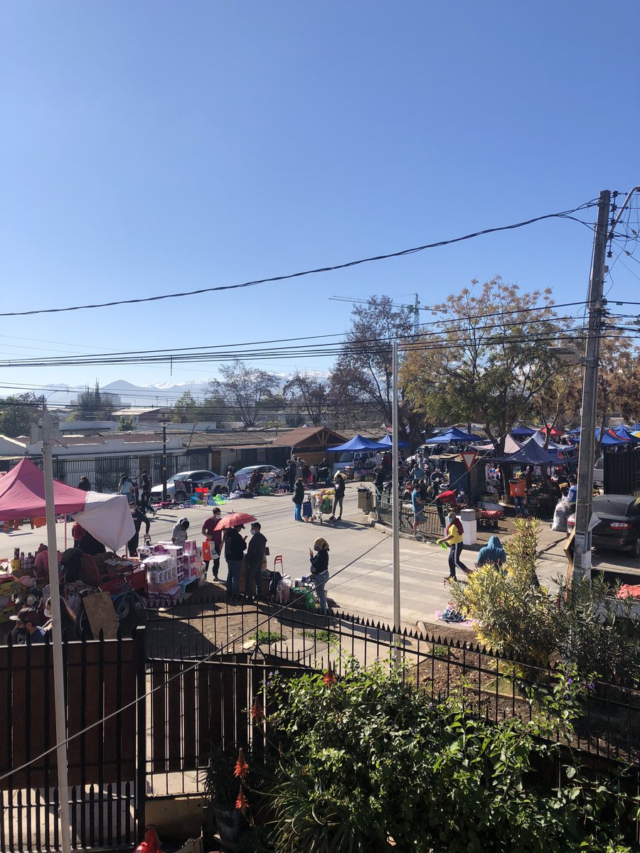 jacquejerezc's tweet image. Así nunca vamos a salir de esta pandemia....ninguna fiscalización en la feria de santa Petronila, estación central. @muniecentral @canal13 @TVN