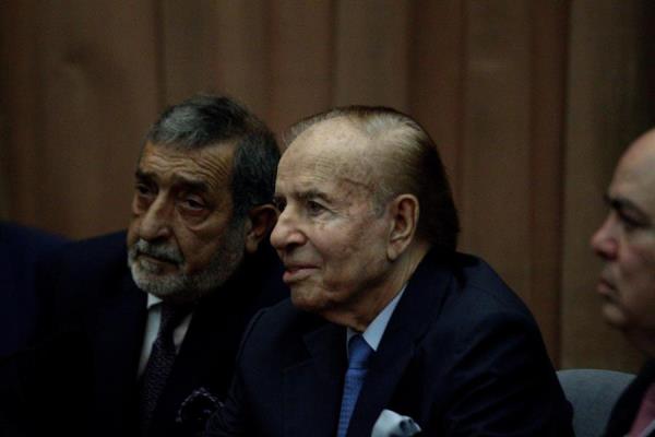 SoyNuevaPrensa's tweet photo. Carlos #Menem permanece en cuidados intensivos por una #Neumonía - https://t.co/czV9SSRs23
#SoyNuevaPrensa #Argentina #ExPresidente #Recluido #Conflictos #Global https://t.co/M9QCVNhTdb