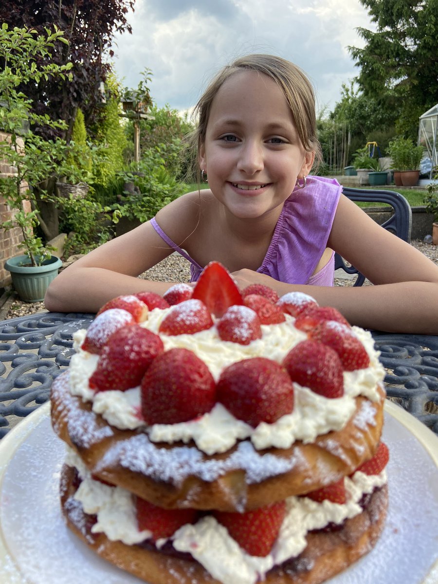 JacquiMurphy15's tweet photo. @latimerprimary Imoge’s been busy in the kitchen again. This weeks cake is a Victoria sponge with cream and strawberries, especially made for my birthday!!! 🍰🎉 #latimerfamily https://t.co/Tq0rSkZwOn