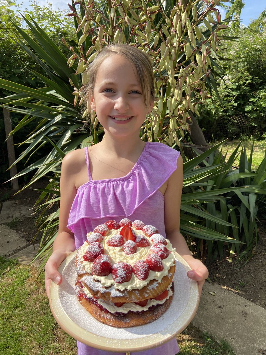 JacquiMurphy15's tweet photo. @latimerprimary Imoge’s been busy in the kitchen again. This weeks cake is a Victoria sponge with cream and strawberries, especially made for my birthday!!! 🍰🎉 #latimerfamily https://t.co/Tq0rSkZwOn