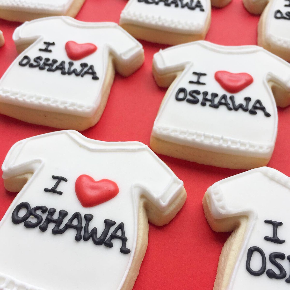 IsabellasChoc's tweet image. I ❤️Oshawa
I have a new sugar cookie design that I’m using for a fundraiser for the Back Door Mission For The Relief of Poverty in DT #Oshawa.Available starting Monday with 100% of proceeds going to the Back Door Mission.They come wrapped and $10 each.Order is via email, please❤️