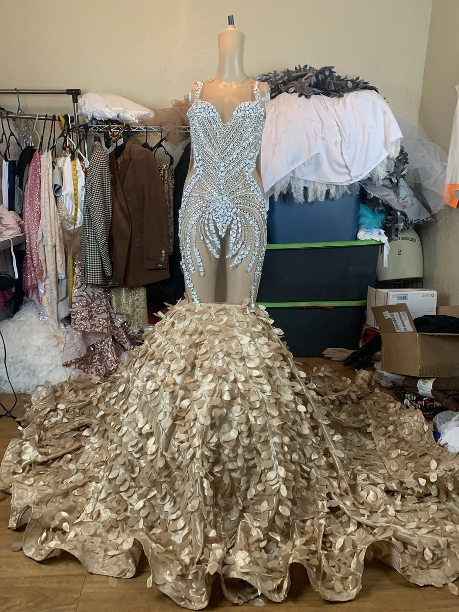 KINGkeithhh's tweet photo. One of my favorite gowns of the season ! Unfortunately client wasn’t able to wear it due to covid but get into it ! 😩😍
#Dwaynecollections https://t.co/zc7i2GWVFD