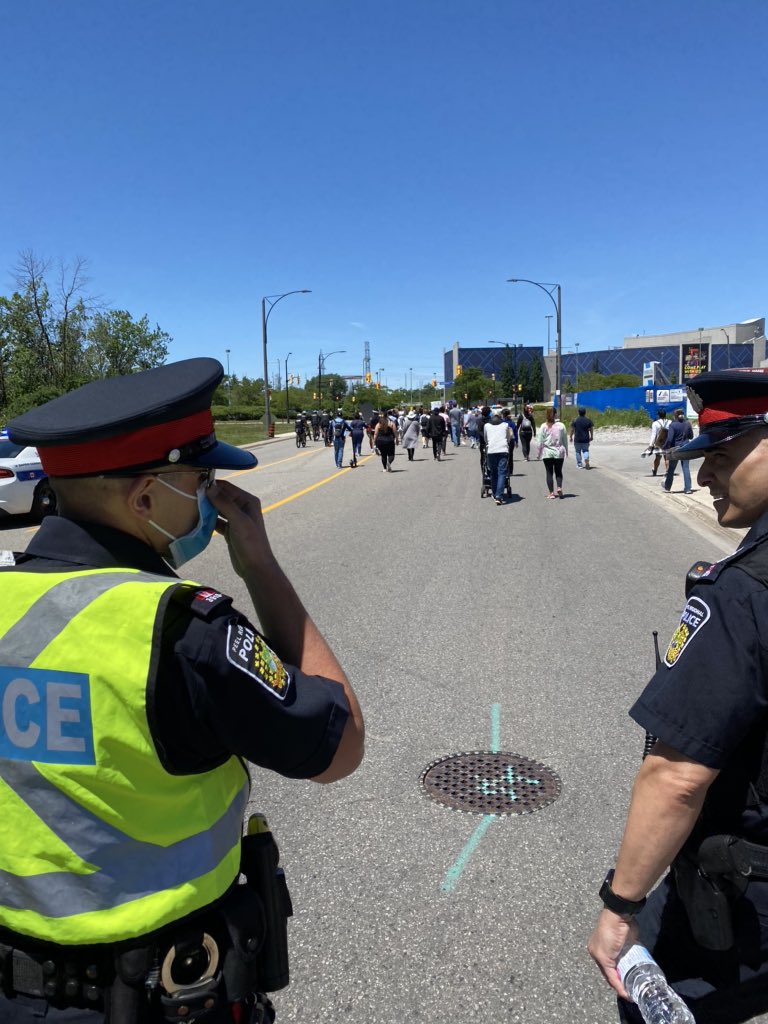 RadRosePRP's tweet photo. Great to walk with and support @sheridancollege student leaders at their peaceful and respectful protest! Great speech on the value of equity, diversity and inclusion in ALL sectors by  Chair, #SheridanStudentUnion
@NoelAbingwa #FutureLeaders https://t.co/UFO5LST6pP