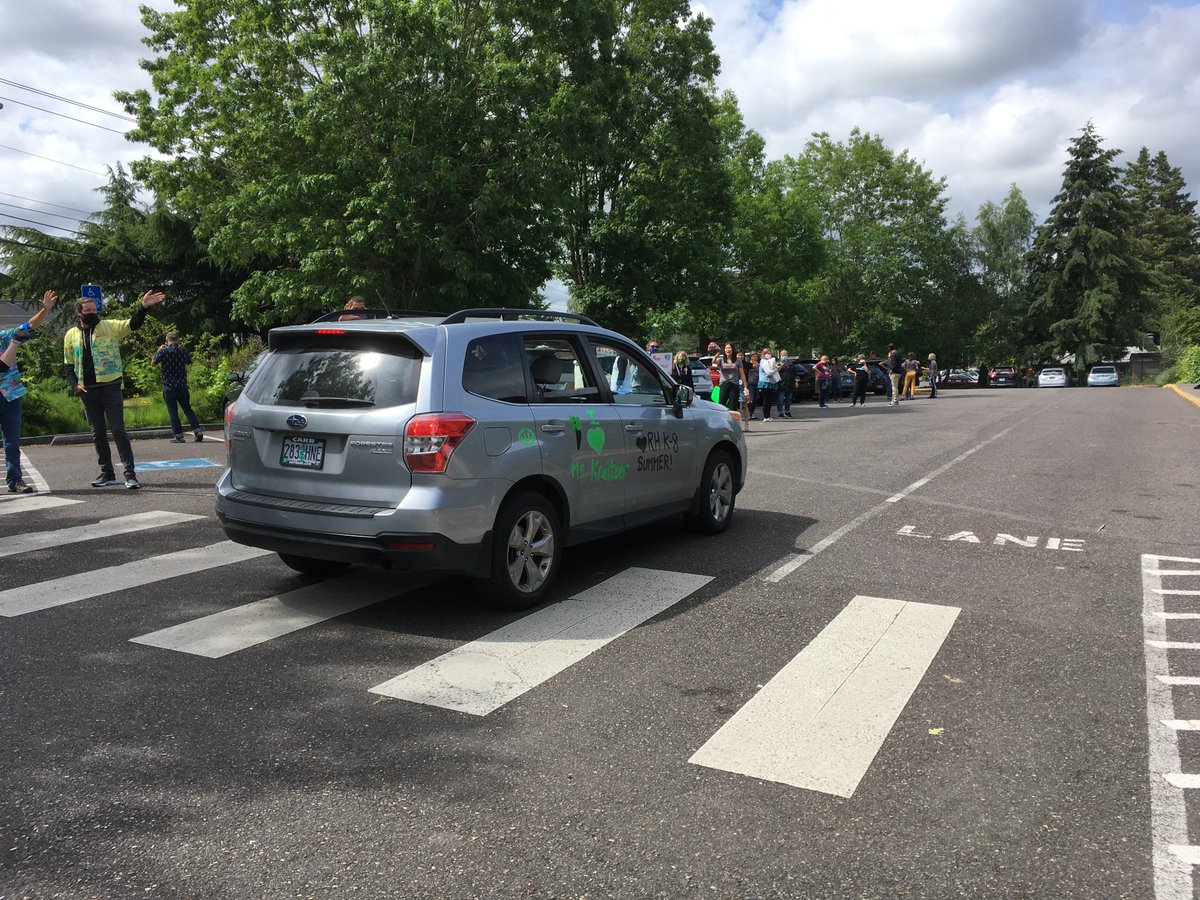 Thurs was the last day for <a href="/BeavertonSD/">Beaverton Schools</a> Ss. Many schools celebrated with car parades! And <a href="/rh_k8/">RH_K8</a> Ss went home with 100+
<a href="/HomeDepot/">The Home Depot</a> craft kits! Partnered again w/ 
@BeavertonSDCafe
 Nutrition Services giving out  #grabngo lunches. #kidmadethings #BSDFutureReady 
<a href="/BSDFutureBus/">#FutureBus</a>