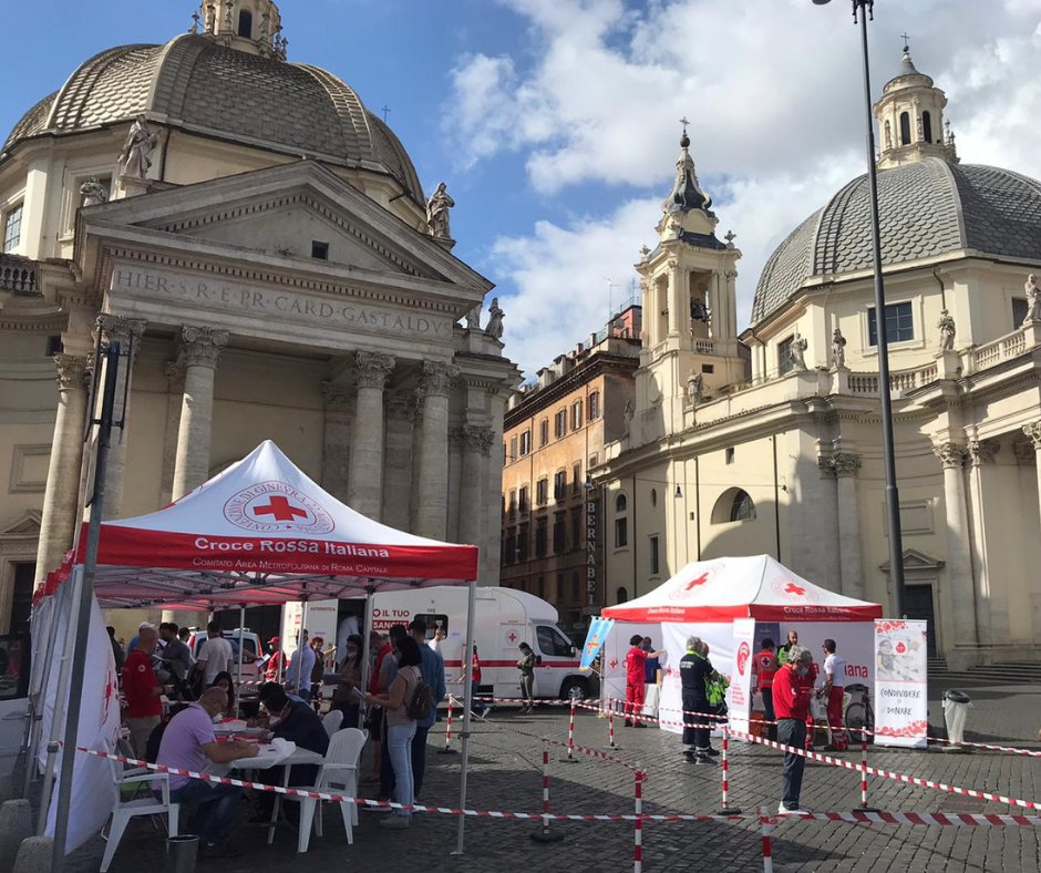 crocerossa's tweet photo. Da Piazza del Popolo a Roma passando per l'Aquila, Palazzolo sull'Oglio e Cassine. Alcune delle piazze in cui eravamo oggi con la campagna CRI #BuonSangueNonMente per la #GiornataMondialeDelDonatoreDiSangue. Grazie a quanti hanno partecipato e hanno donato! #WorldBloodDonorDay https://t.co/MN5GiAz3Gz