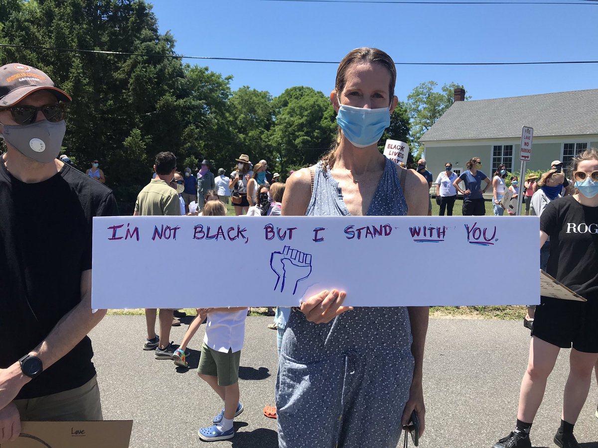 VeraChinese's tweet photo. Hundreds of people here on Shelter Island, which is less than 1% black, at a BLM protest.
“We feel strongly that given the way the world has turned that Shelter Island in particular needs to take notice,” said part-time resident Susan Petrie-Badertscher. #LIProtest https://t.co/RT4vUBchsq