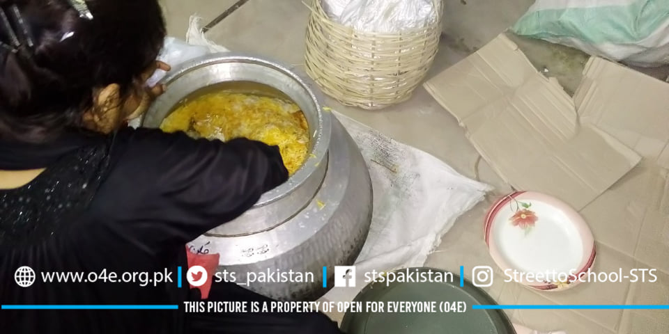STS_Pakistan's tweet photo. #COVID19_Eid
On the second day of eid, we distributed the "Dinner including Chicken Briyani, Beef Qorma, Kheer and Naan n Taftaan" among the @STS_Pakistan families. The fathers and mothers of our students helped in packing the food for the distribution.
#community_building https://t.co/BdCSRXAnGb