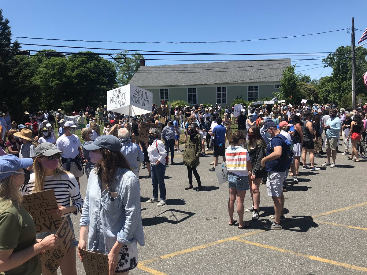 VeraChinese's tweet photo. An overwhelmingly white crowd here on Shelter Island for a BLM demonstration. Protestors say the island’s lack of diversity is one reason they wanted to be here. #liprotests https://t.co/oRdLJ5yBoC