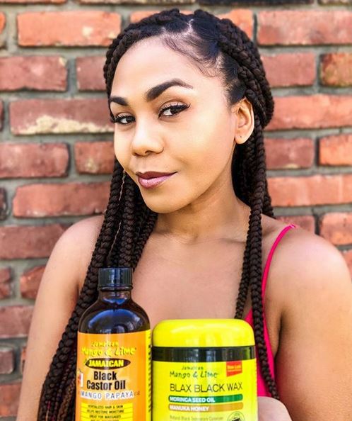 JMLMANGOANDLIME's tweet image. The Blax Black Wax is fortified with #ManukaHoney (a natural moisturizer rich in antioxidants) and #Moringa Seed Oil (a natural protector against environmental aggressors). And my favorite go to, #JamaicanBlackCastorOil 🇯🇲, I use for my scalp. | 📸: @BrittanyMayti