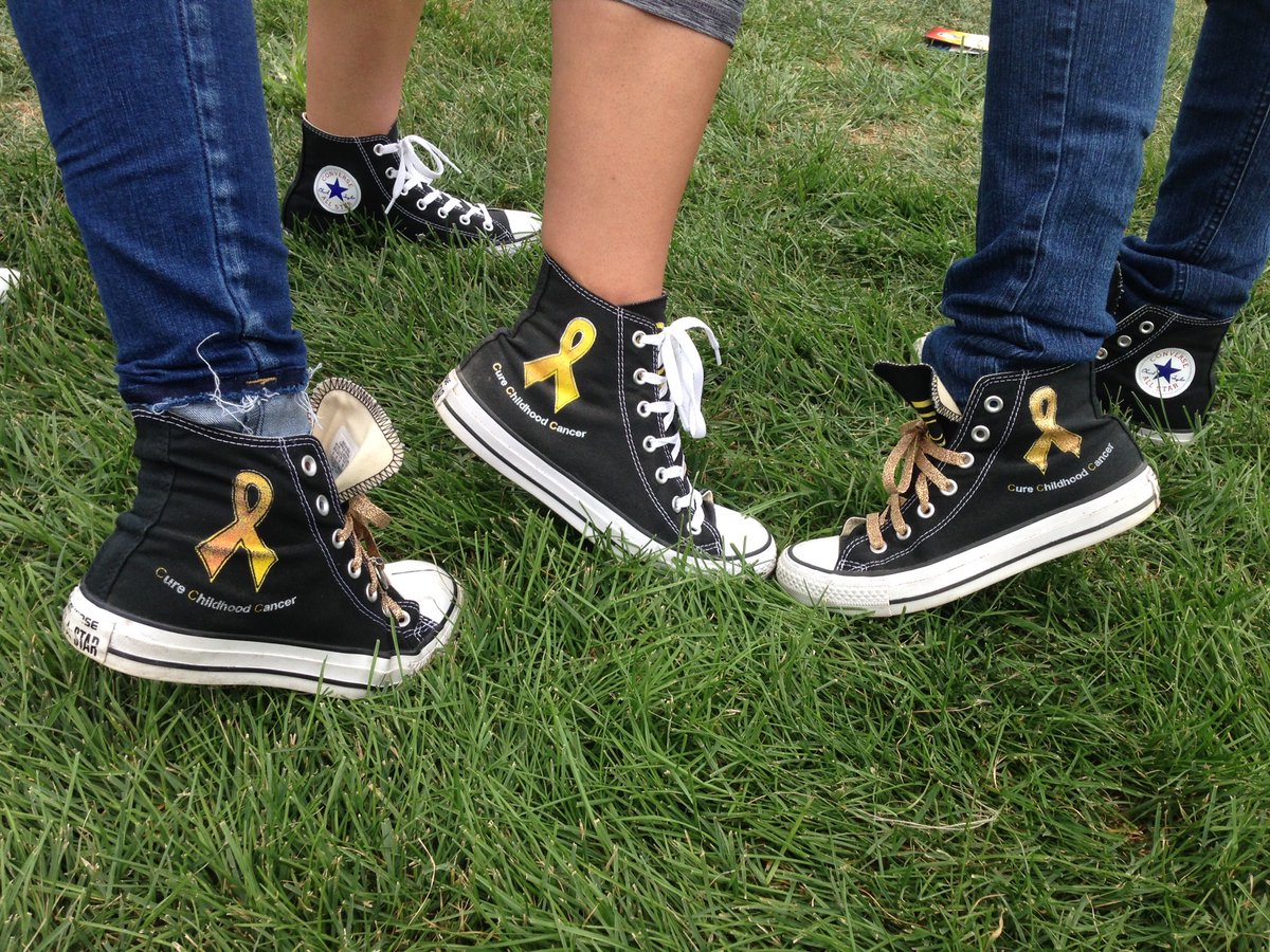 Wear the shoes🎗
Walk the walk🎗
#ChildhoodCancer is the #1 disease killing children in our nation. 
If we don’t step up and take action, who will?
Need a place to start?
#GMKF2 #HR6556
4sqclobberscancer.com/reference/buil…