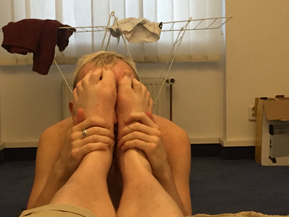 YoungMasterEuro's tweet photo. A hungry little #footslave serving me right now. Video soon #FOOTWORSHฤฐP #masterslave #fetish #kink #bdsm #Prague #cashmaster #rtmeets #findom #spit #piss #humiliation #London #Barcelona #alphamale #betamale https://t.co/nq0PjvrgBM