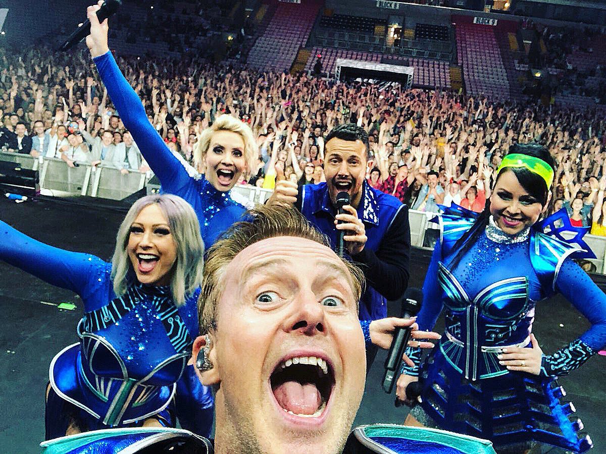 PhenomenalSteps's tweet photo. Back to 2018 Summer of @OfficialSteps tour! AMAZING! Is there anything these fab five canโt do? ๐๐ผ @LSLofficial @llatchfordevans @Faye_Tozer @Ianhwatkins @_ClaireRichards ๐๐ค #steps #stepsofficial #summerofsteps #2018 #popmusic https://t.co/gCyt4DFQA9