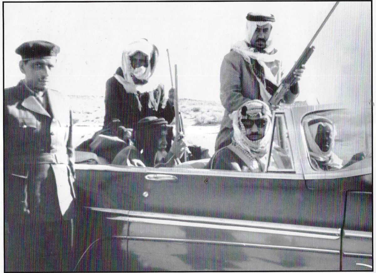iMemories_SA's tweet photo. صورة مميزة :
الملك سعود في رحلة صيد للحبارى خارج الرياض،ويبدو واقفا وراءه الأمير محمد بن تركي ،والشيخ عبدالله السعدون في المقعد الخلفي ،وفي يسار الصورة المقدم الذييب .....
رحمهم الله جميعا .
1375 هــ
1956 م https://t.co/n4DEWOQ6bB