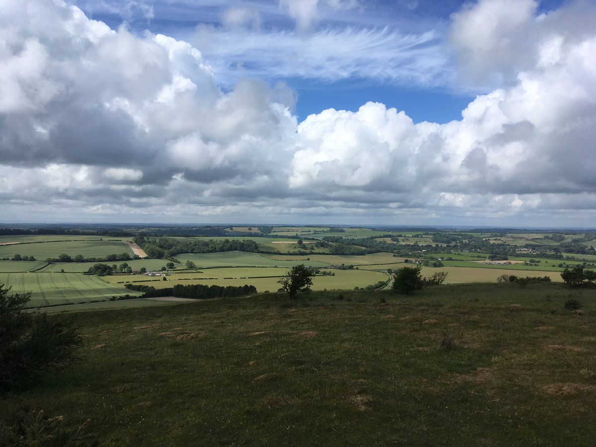 irunoffroad's tweet photo. If your #running has had some clouds on the horizon recently just keep plugging away and the sun will eventually shine through ☀️@UKRunChat @dads_running @TrailRunningMag #runningmotivation https://t.co/XnVUVgU6YC