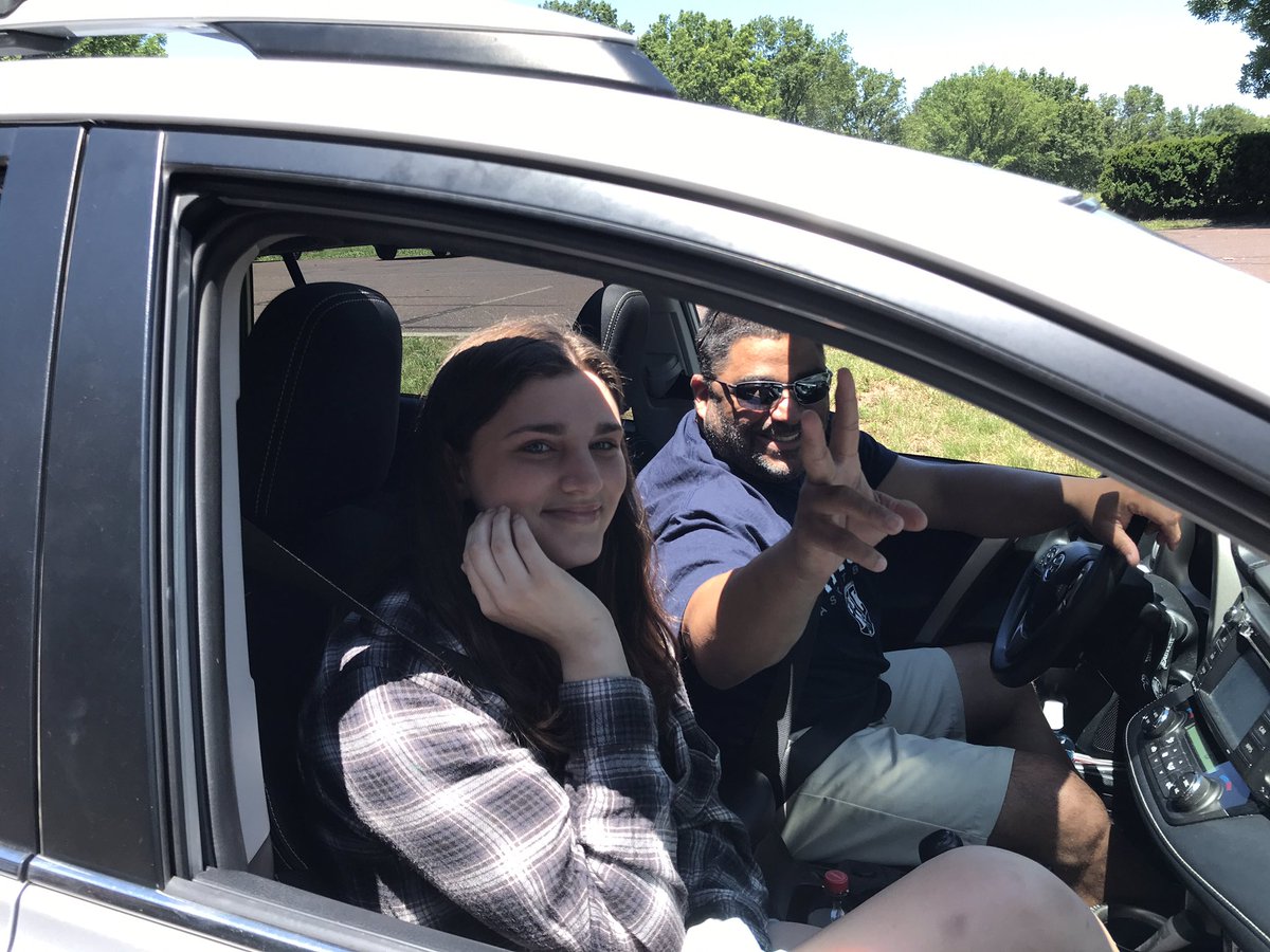 Lots of cars lots of smiles for the 8th grade moving up car parade @thesanatogapost <a href="/PottstownNews/">Evan Brandt</a> <a href="/PSDRODRIGUEZ/">Stephen Rodriguez</a> <a href="/PottstownNews/">Evan Brandt</a> @thesanatogapost <a href="/BarrySankey4/">Barry Sankey</a> <a href="/PottstownMS/">Pottstown MS</a>
