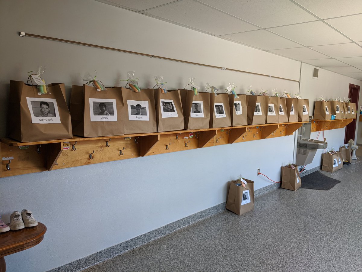 Winston23s's tweet photo. Reminder to Ms. Kervin and Mrs. Dulmage's Grade 2 Families that our designated time slot to pick up student's work and belongings is Monday, June 15th at 11:15 AM. We've placed all bags in the hallway above or below student's hooks. 😊 https://t.co/xYWCjWiehr