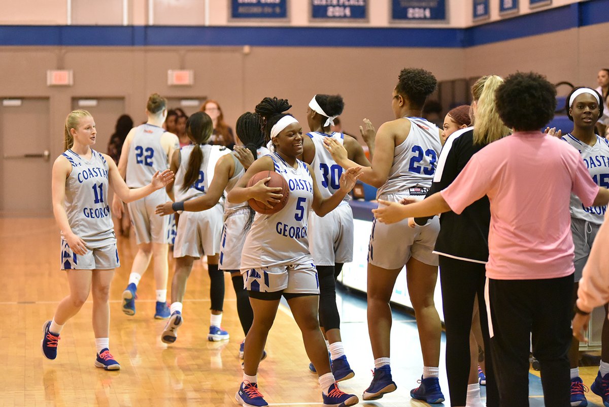 ccgaathletics's tweet photo. #SmileSunday Again!
Upcoming junior Women's Basketball Player Ja'Lisya Glover celebrates with teammates after the final win of the regular season!
#HailTheSail #HappyMariners https://t.co/ctmiCrmmYJ