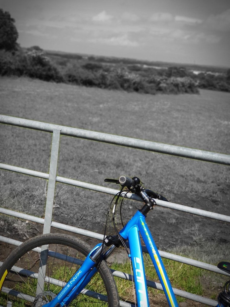 UKrunninggirl's tweet photo. A great weekend of cycling and running in glorious weather.  Some strange evening weather though. 

#summerrunning
#countryrunning
#runnuniguk https://t.co/5bWJBl6oO1