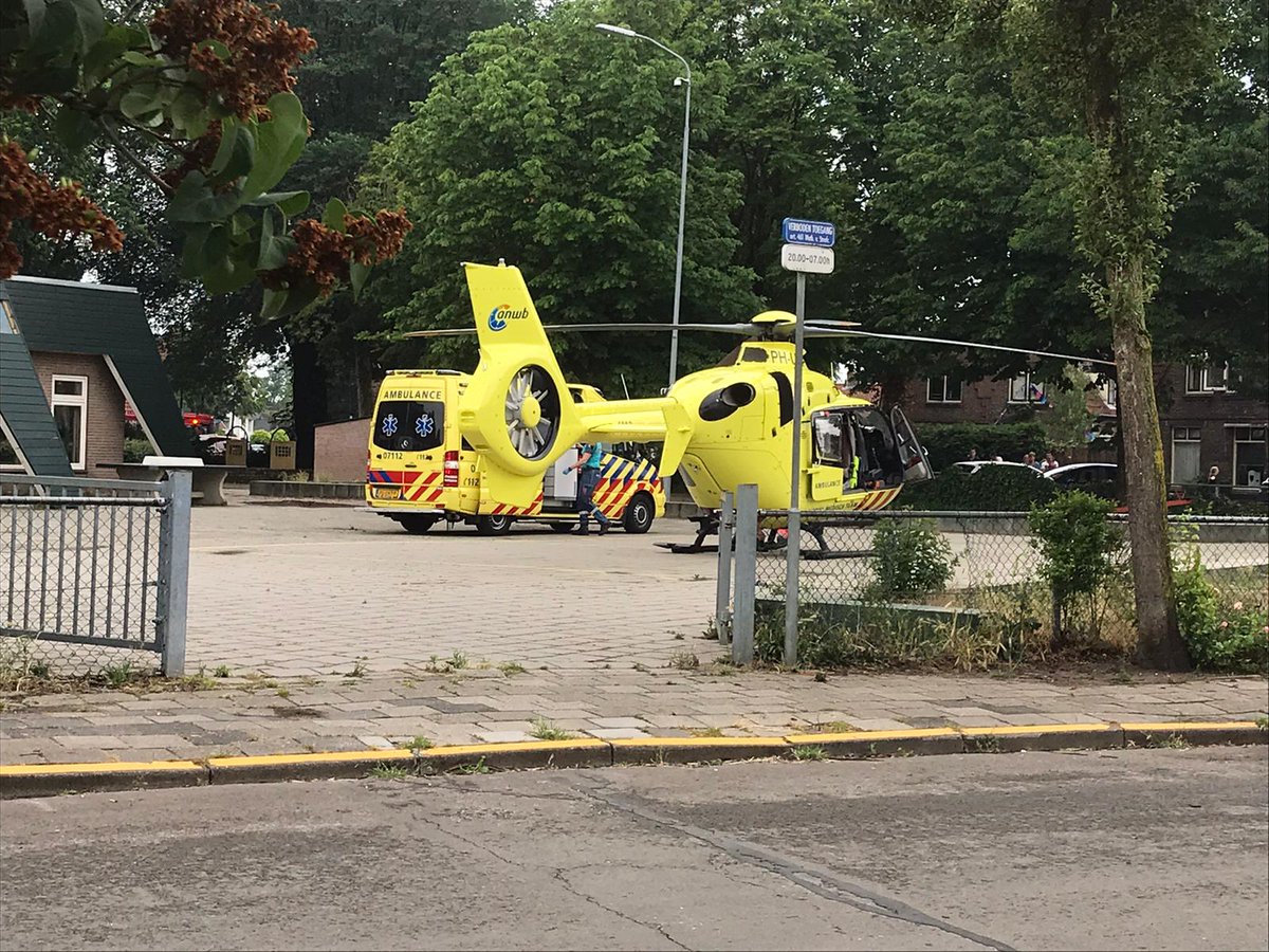 Een #zwaargewonde en overleden hond bij hevige #brand Bellevue #Renkum renkum.nieuws.nl/1-1-2/58199/zw…