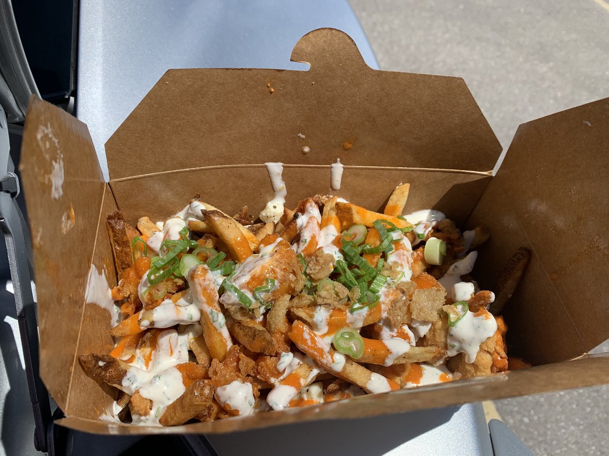 PMFKyle's tweet image. Sunny days and Buffalo Souljah poutine from the Mixtape #foodtruck ⁦@graffiti_market⁩ make for a perfect lunch combo #supportlocal #kwawesome #kweats