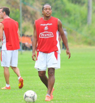 RadioHuancavilk's tweet photo. EN VIVO 🔴🔴

Jorge 'Pony' #Ladines, jugador 🇪🇨 campeón 2012 con #BSC 🟡⚫ en @RadioHuancavilk 

"Yo antes de ir a #Emelec estaba en #LDE del #VicenteRocafuerte, mi formador fue el profesor José Yagual (+), muy especial por me pulió cosas como el control y definición" https://t.co/nW9THUmQr9