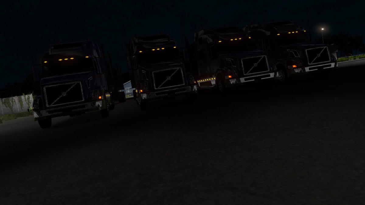 cadetchick18's tweet photo. Our @FalconTrucking drivers help deliver logs from Medford, Oregon to Aberdeen, Washington today. They got experience the wonderful views of the west coast of USA. #sundaydrivers #sundayfunday #americantrucksimulator #multiplayer #letsgeterdone https://t.co/7KKcbj0Mr0