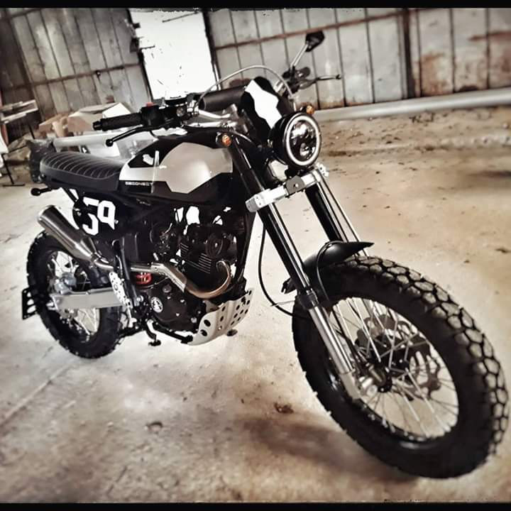 BullitJapan's tweet photo. Neat Hero 125 custom by Gentlemenmotorbike 😯

Follow him @franckmazy

#BullitMotorcycles
#BullitAddict
#BeMyHero
.
.
.
.
.
#hero #custom #scramblerlife #scrambler #vintagebike #motorcycles #bike #gentleman #classicmotorcycle #moto #custombike #125cc #scrambler125 #bullit #style https://t.co/H5RA9owOci
