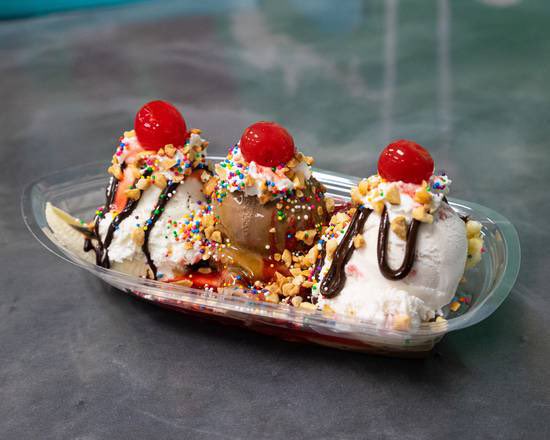 icecreamncandy's tweet photo. Looks good doesn’t it? Swing by and satisfy your cravings today! https://t.co/48j648x0OY