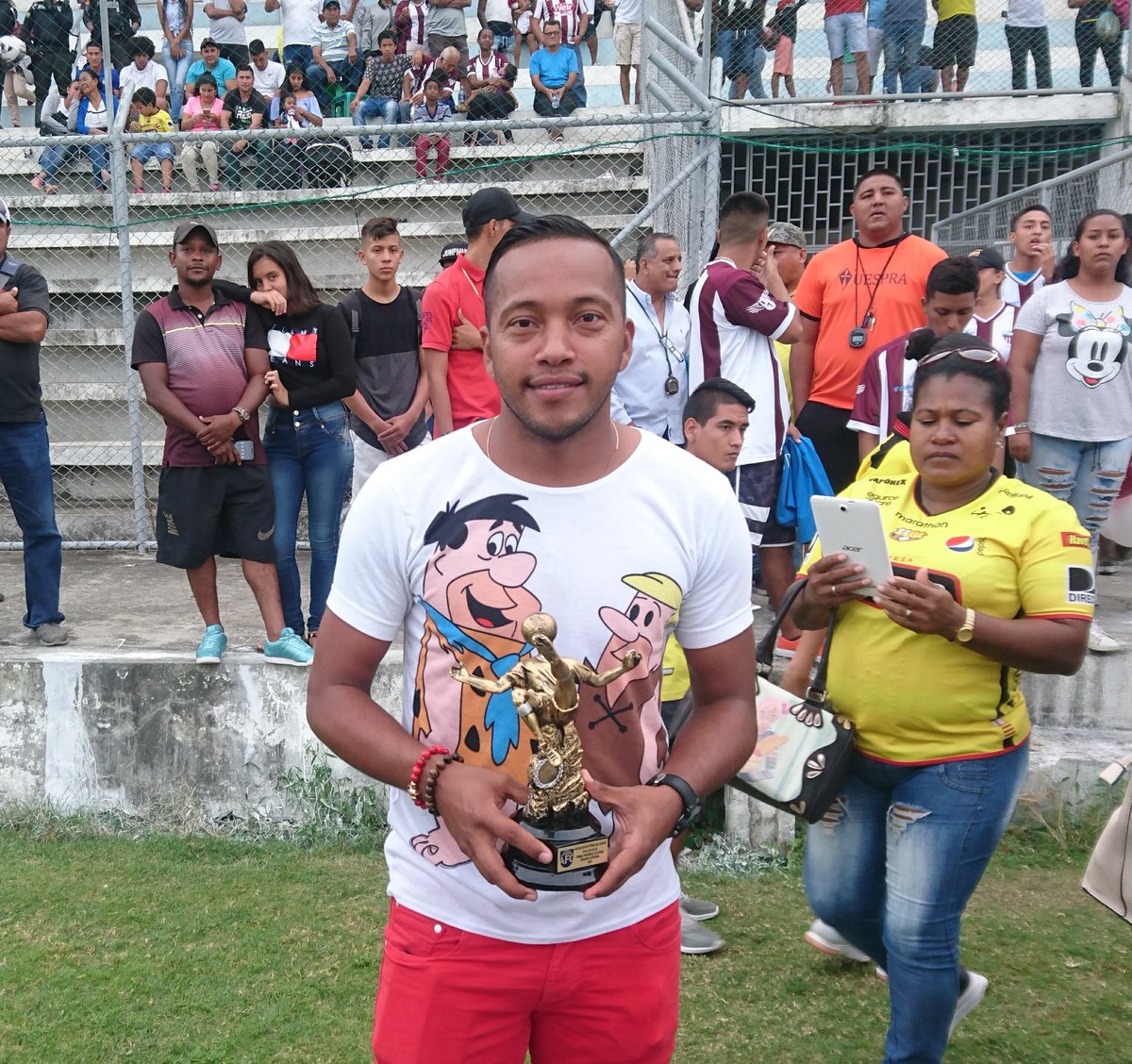 RadioHuancavilk's tweet photo. EN VIVO 🔴🔴

#Ladines, jugador 🇪🇨 en @RadioHuancavilk 

ANÉCDOTA SOBRE SEGUNDA CATEGORÍA 

"Debíamos hacer 8 o nueve goles a #9deOctubre, pasaron 25 minutos y #Guagua estaba 'ahogado'"

"Jorge me dijo 'compa' nunca me pensé que jugar acá iba a ser tan duro'" https://t.co/b9U46NRzDR
