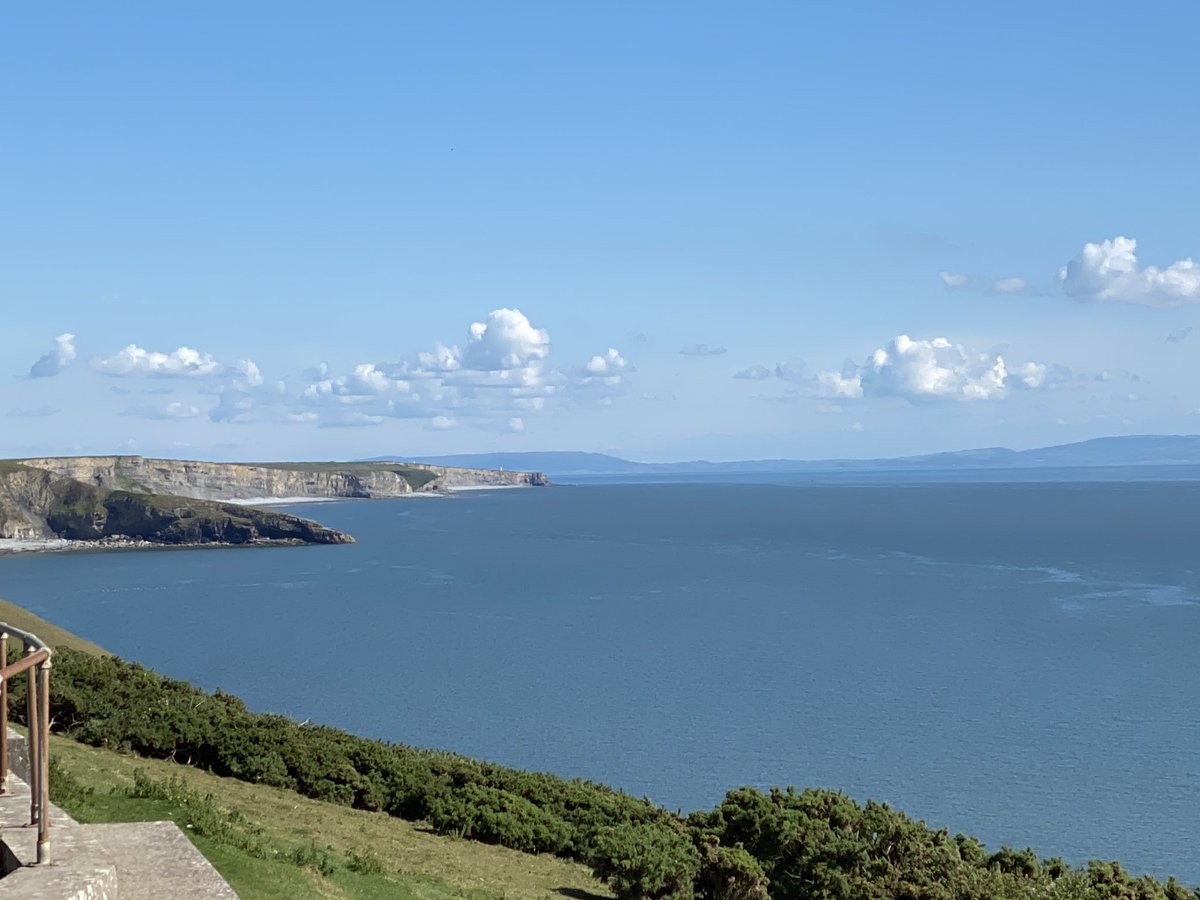 AndrewE118's tweet image. Judging by the number of cars seen on my cycle round the Vale of Glamorgan today, lockdown must be over and the majority of South Wales are ignoring the @fmwales #staylocal #5miles message #normalSunday