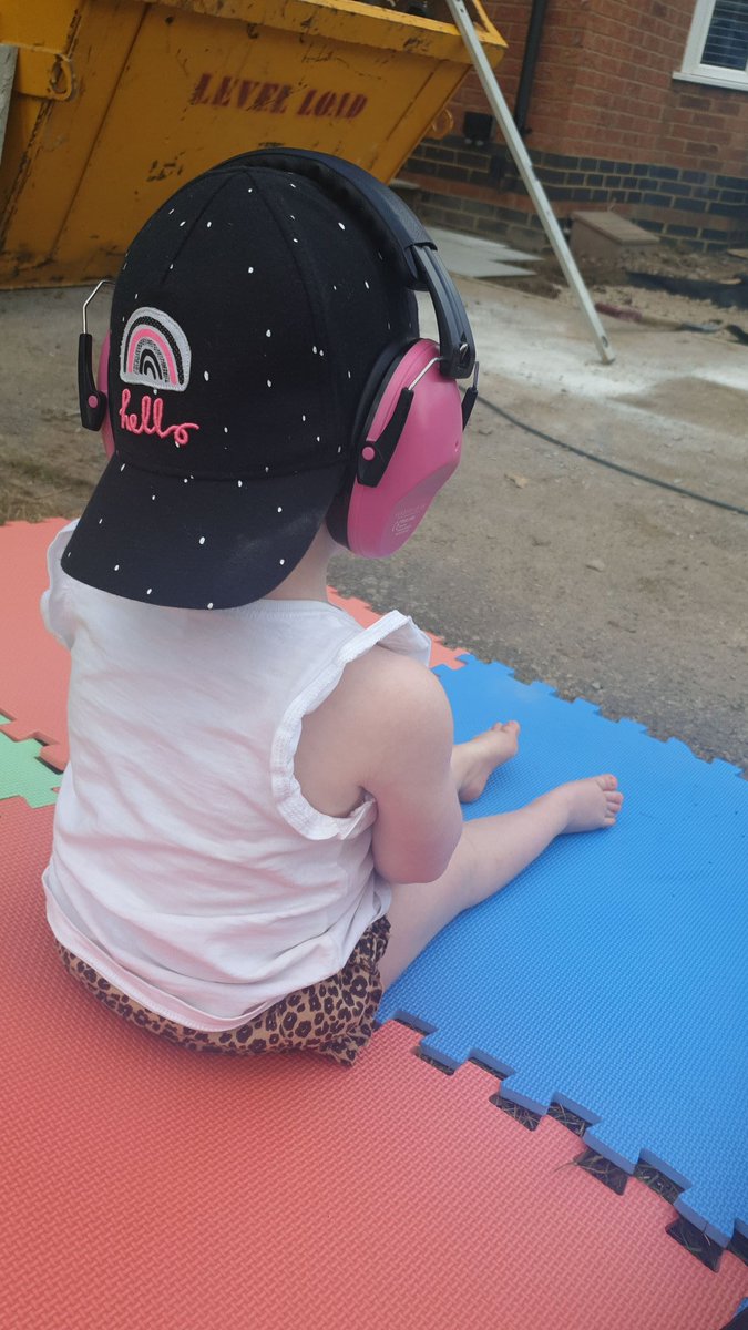 Vicky_Hale84's tweet photo. When you want to be involved but hate noise 😍 https://t.co/o4C1Fk6CsE