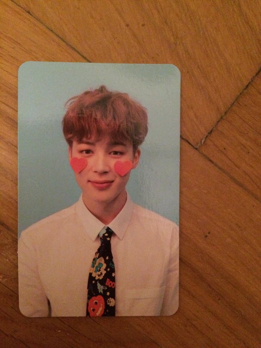 pink_multi's tweet photo. WTT - BTS 

Album: Love Yourself: Answer F ver 
Have: Jimin 
Want: Any equivalent 
Located: Greece 
WW: Yes 
#kpoptrades #kpopphotocards #pctrades #photocardtrades 
@kpopthriftshop @tradkpop @BTSTradingPC https://t.co/ipdCjBmqKM